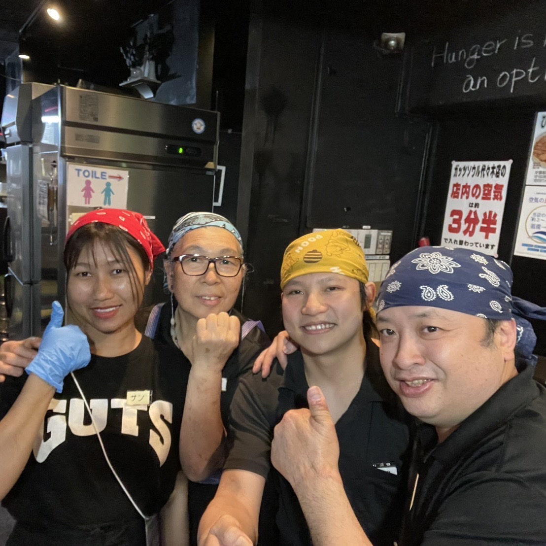 先輩スタッフが丁寧に指導